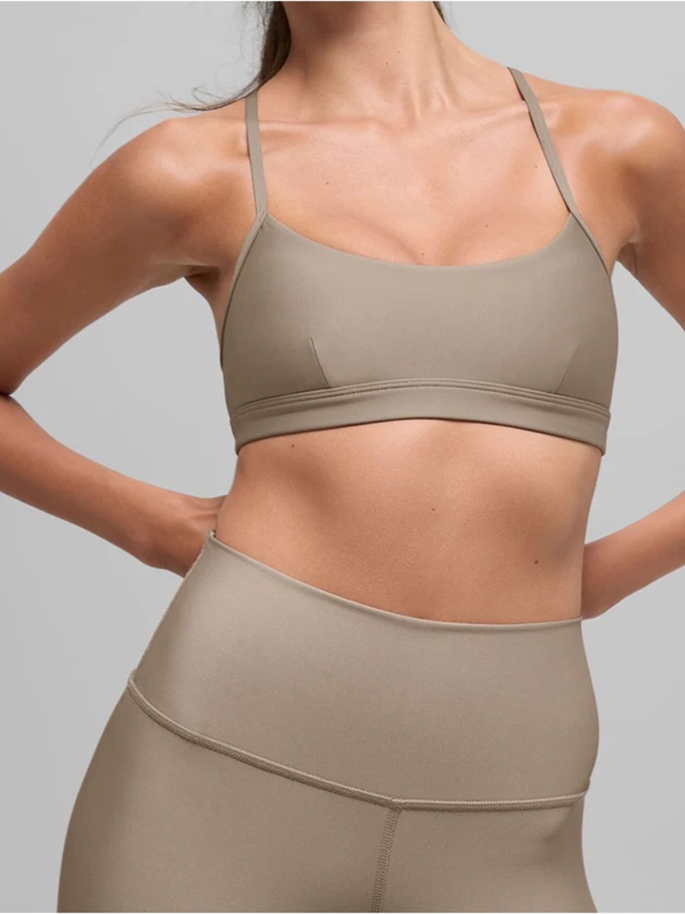 ALO YOGA SET Airlift Intrigue Bra + 3” High Waist Intrigue Short (GRAVEL, XXS)
